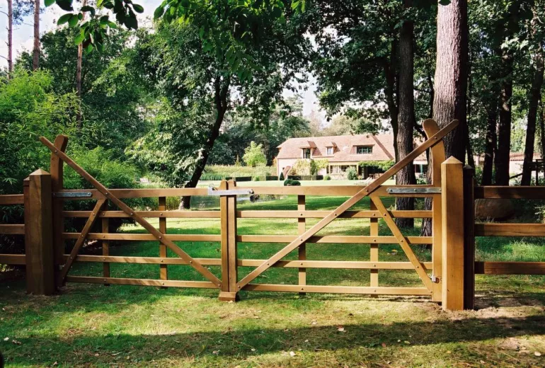 Double Don Quichotte field gate