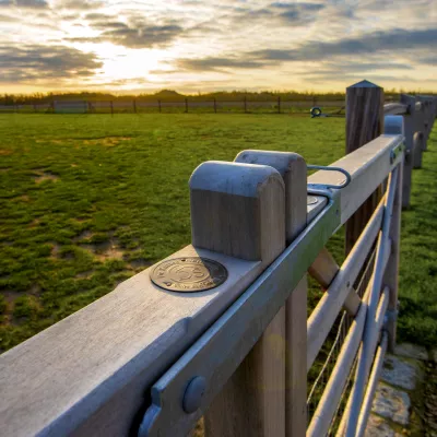 Houten poorten voor (paarden)weides | Hoge kwaliteit, veilig en diervriendelijk | Een visuele meerwaarde voor je eigendom.